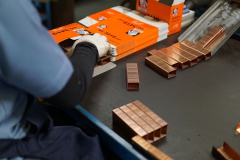 โรงงานทำเครื่องเย็บกระดาษ